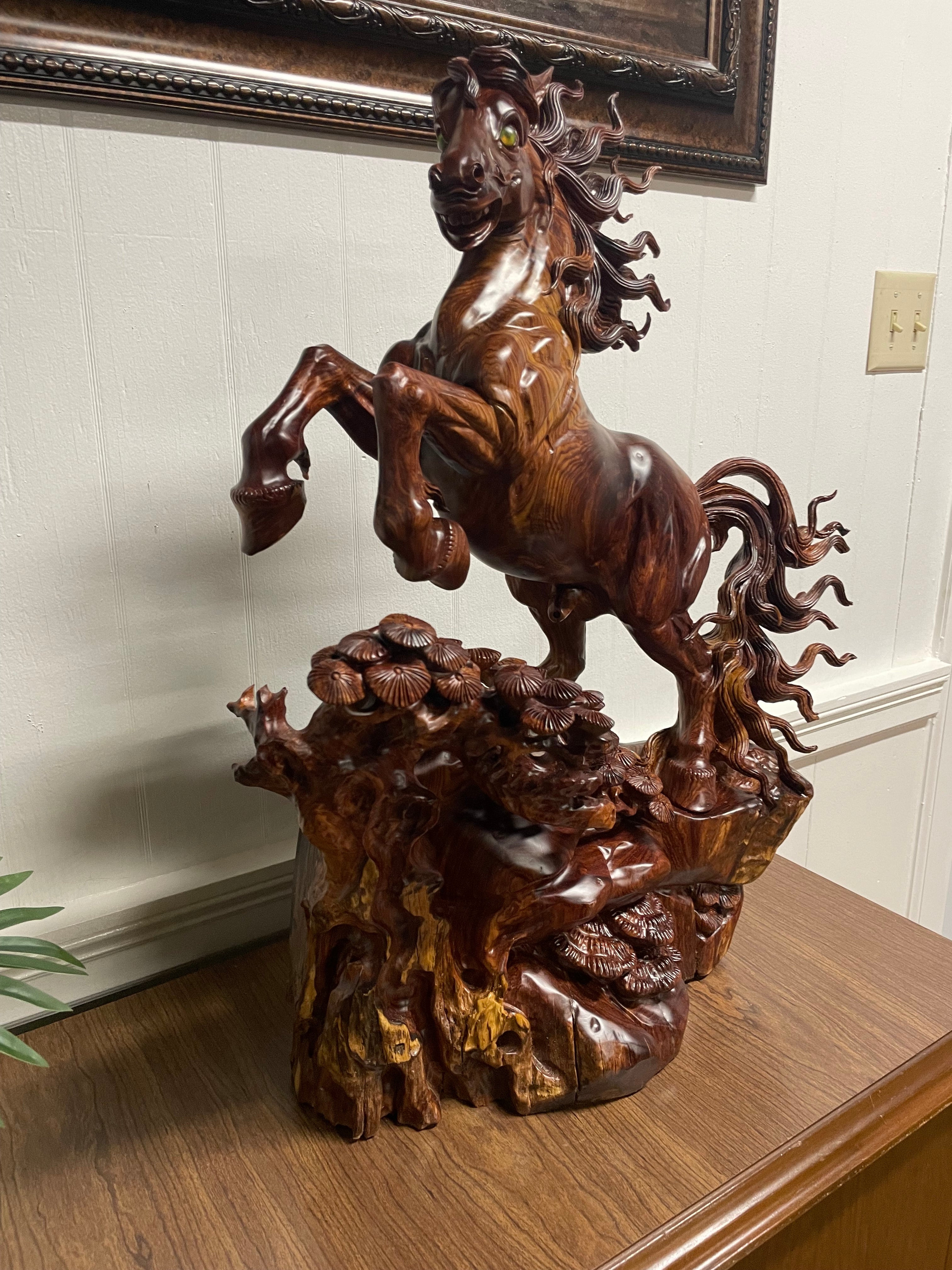 Hand-Carved Rosewood Horse Sculpture – Gỗ Hương – Strength & Fortune