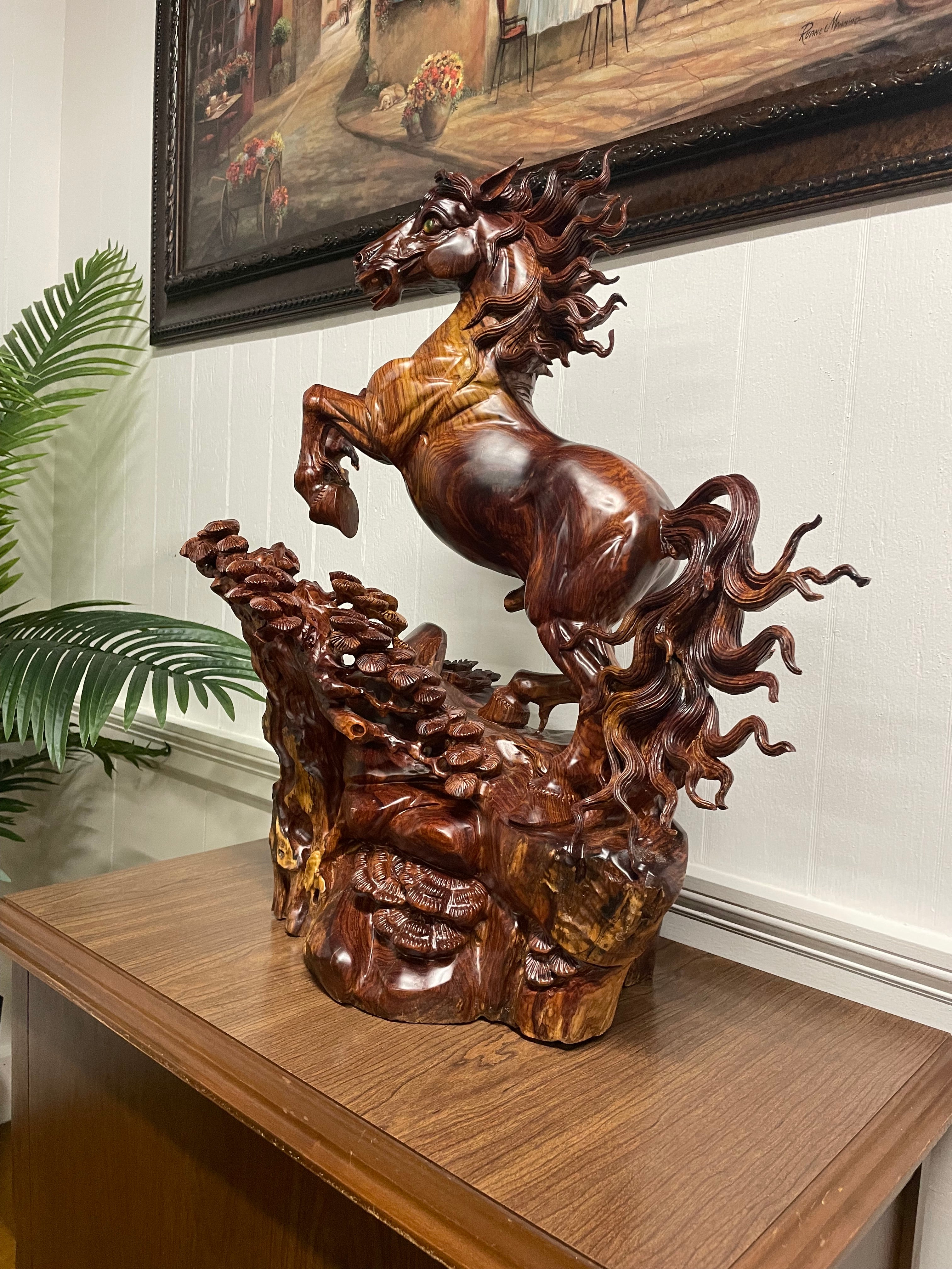 Hand-Carved Rosewood Horse Sculpture – Gỗ Hương – Strength & Fortune