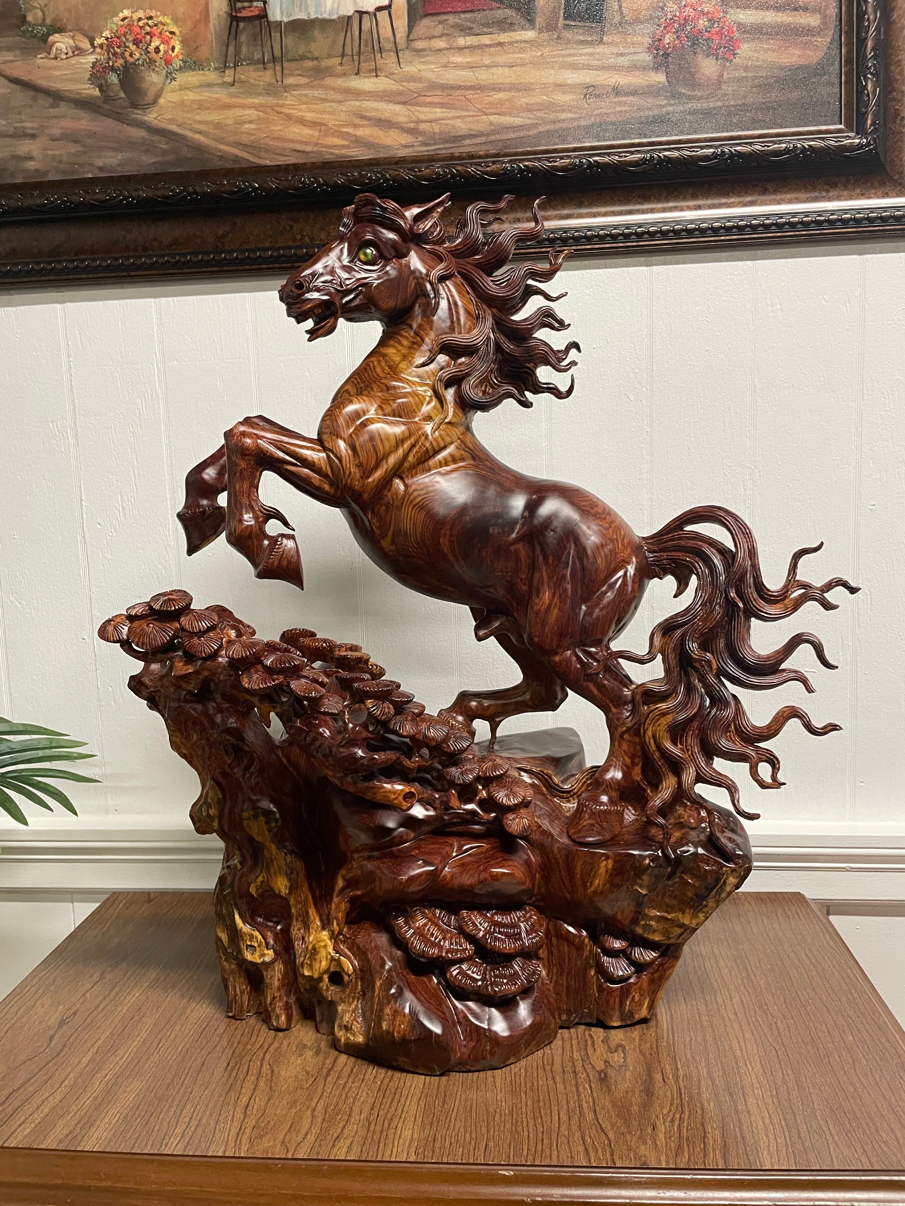 Hand-Carved Rosewood Horse Sculpture – Gỗ Hương – Strength & Fortune