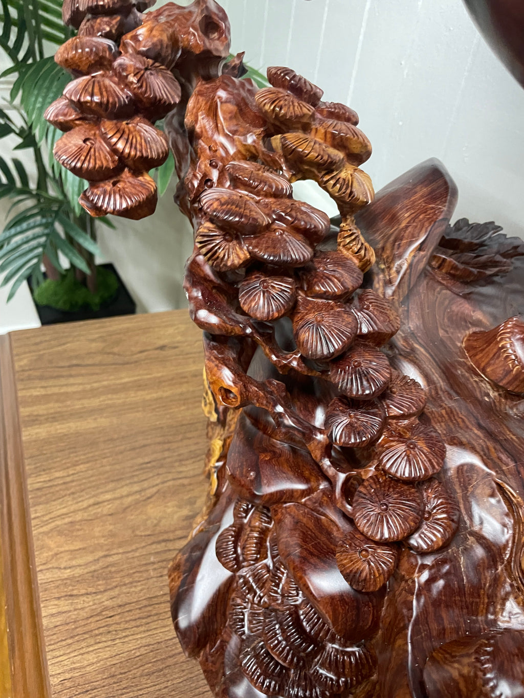 Hand-Carved Rosewood Horse Sculpture – Gỗ Hương – Strength & Fortune